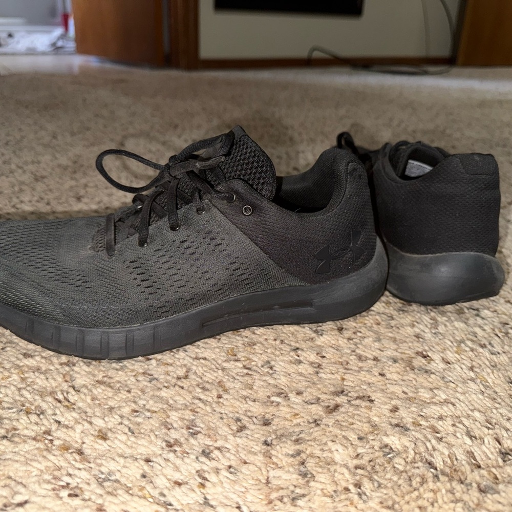 Under Armour Black Athletic Shoes Mesh Upper
